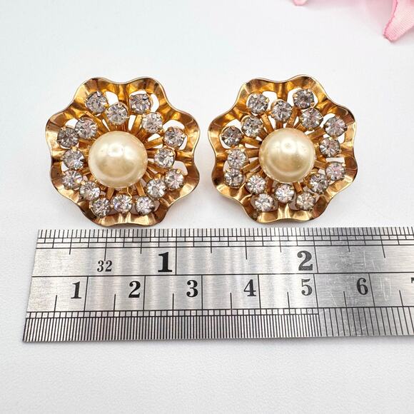 Vintage Rhinestone Faux Pearl Flower Clip On Earrings Gold Tone Elegant Glam 50s - Picture 11 of 13